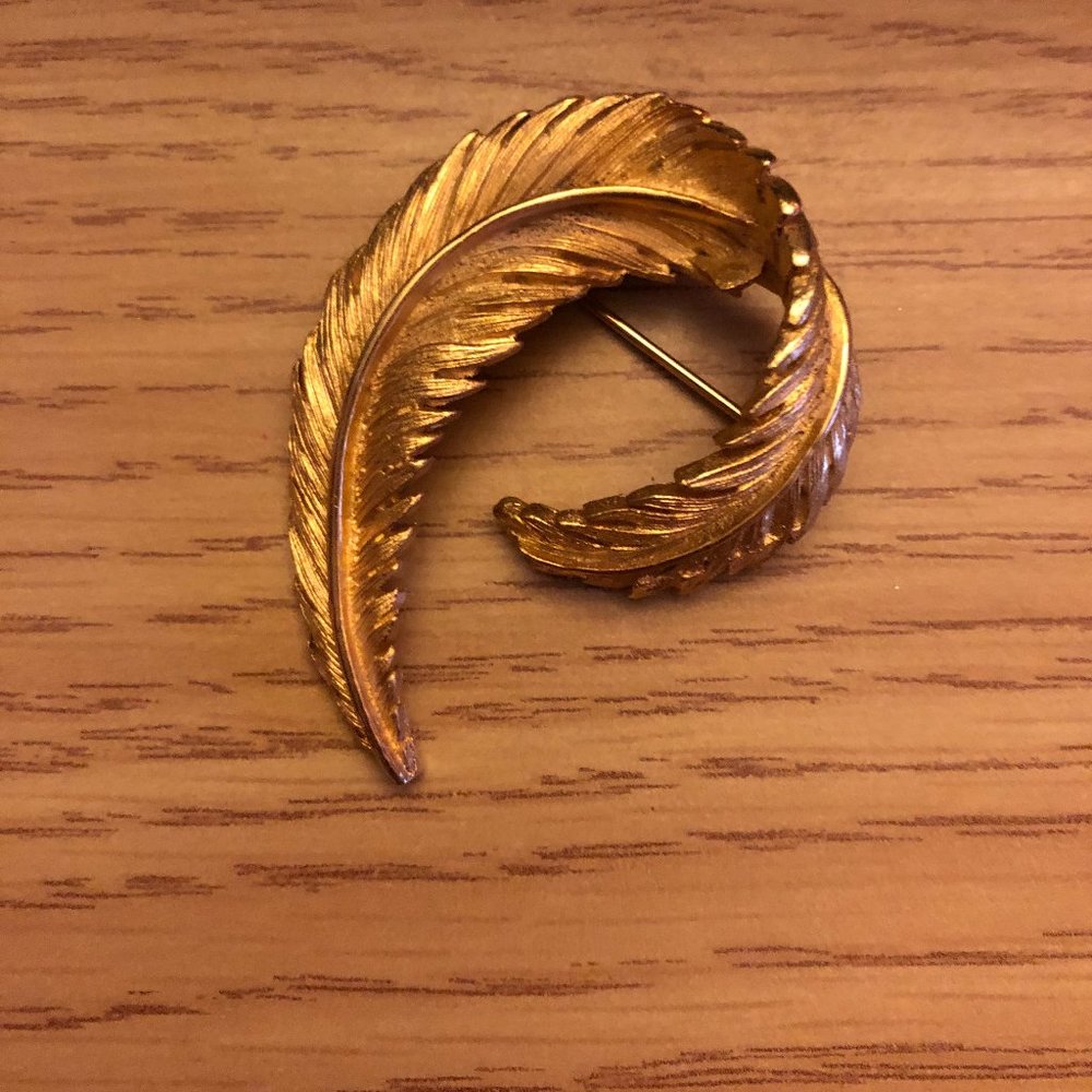 Vintage Feather Brooch Brushed Gold Tone